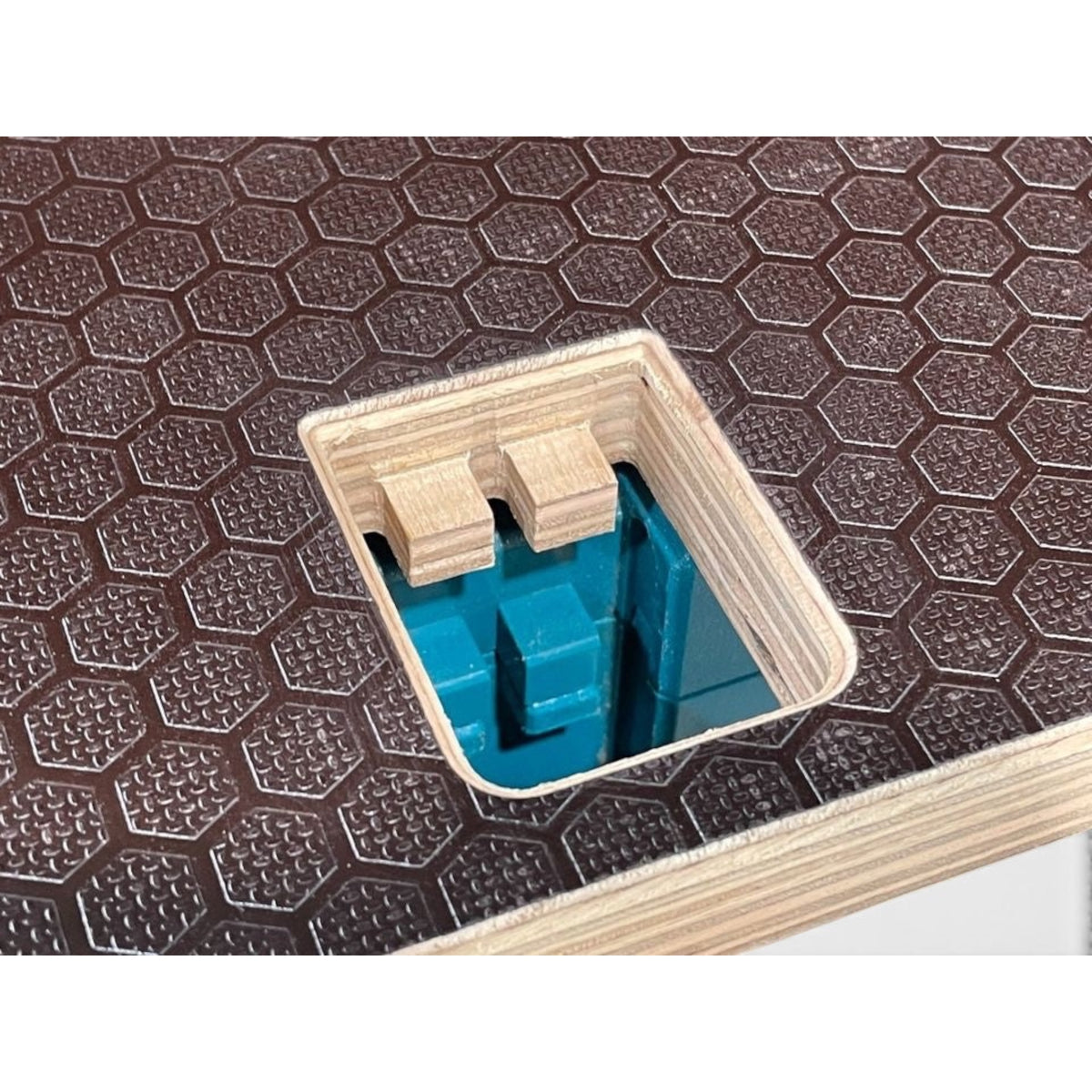 manufaktur Scheibinger - Ideen werden Objekte XL worktop for Makita MakPac with hexagonal pattern and CNC cutout